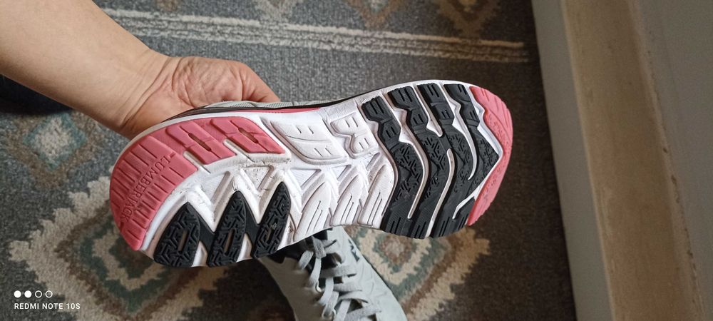 De vânzare încălțăminte unisex