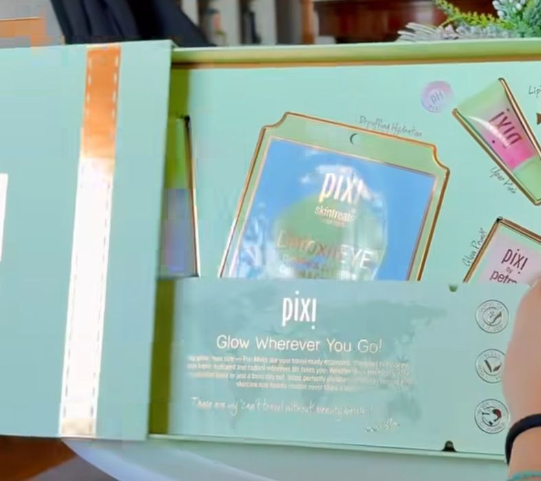 НОВ! Козметичен комплект PIXI