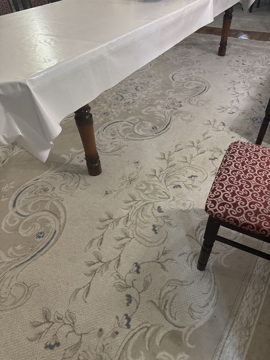 Гостинный стол и стулья