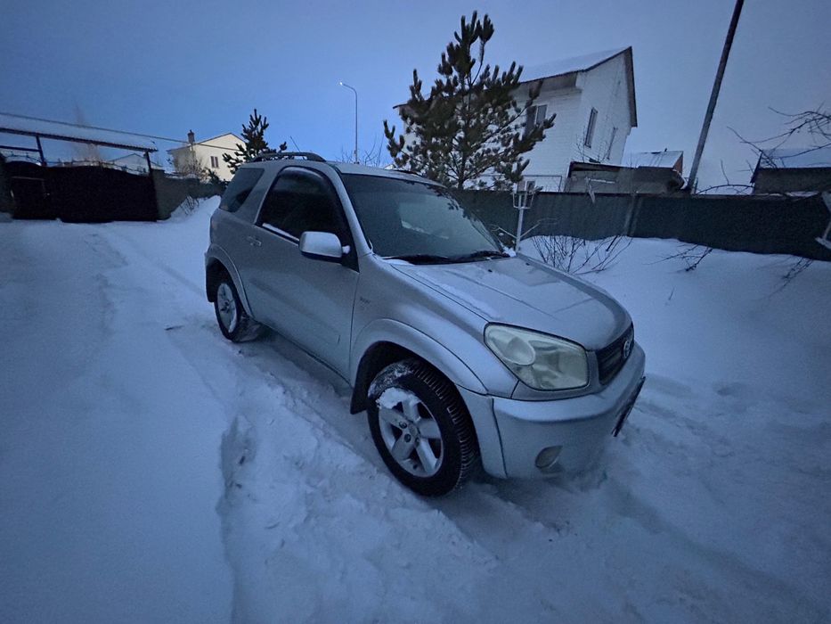 Продам автомобиль Тайота Раф 4,2004 г.в.,механика,трехдверная,4ВД