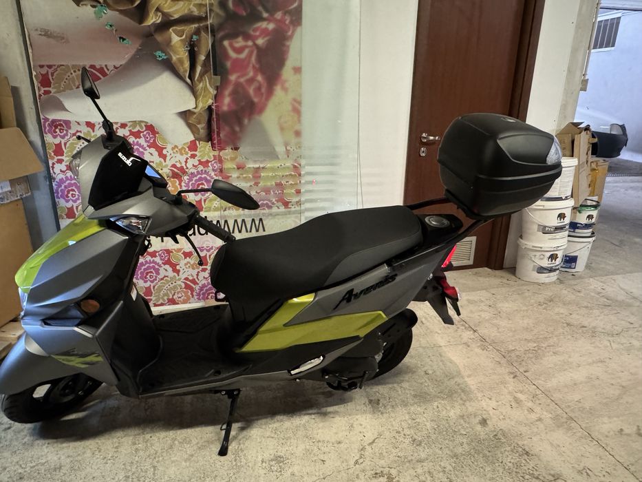 Scuter Suzuki Avenis 125