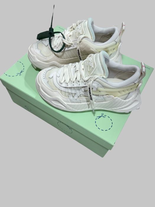 Чисто нови ОРИГИНАЛНИ Off-White Sneakers