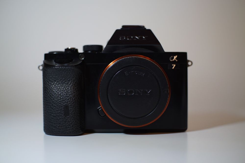 Sony a7 body + L bracket + grip Meike