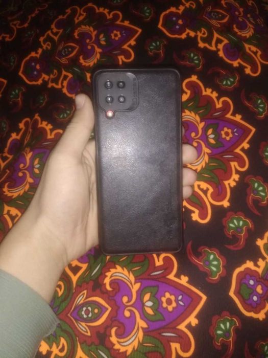 Samsung a12 32 tali aybi  acer notbuk holati idel 64 tali wimdows 8.1