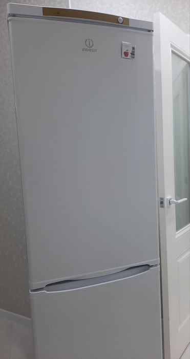 Холодильник indesit