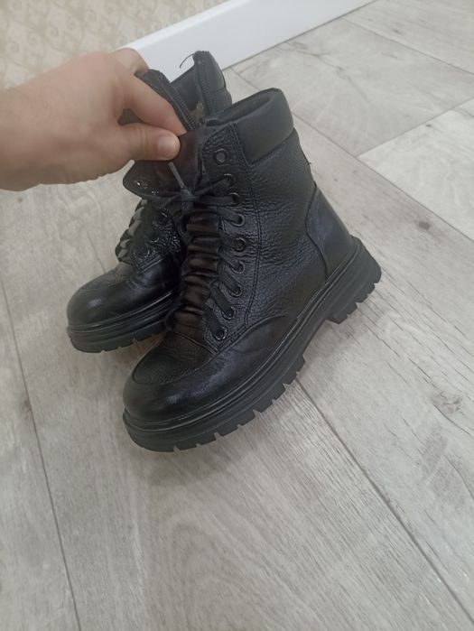 Продам детские зимние сапоги