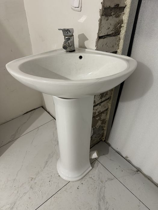 Раковина с пьедесталом