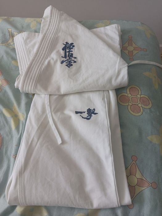 Продам кимоно на 10 лет. Рост 150