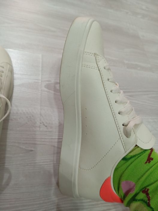 Skechers purtați de doua ori