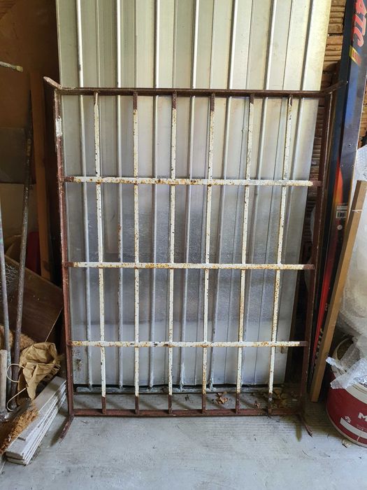 Метални решетки за прозорци