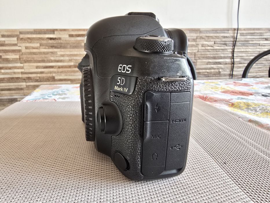 Vand aparat foto professional Canon 5d mk IV