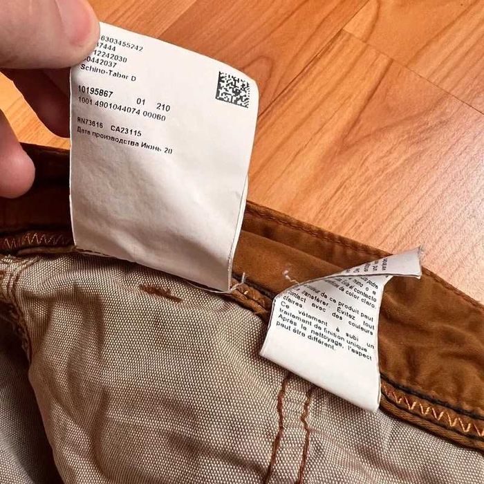 Pantaloni Hugo Boss chino croiala tapered fit maro
