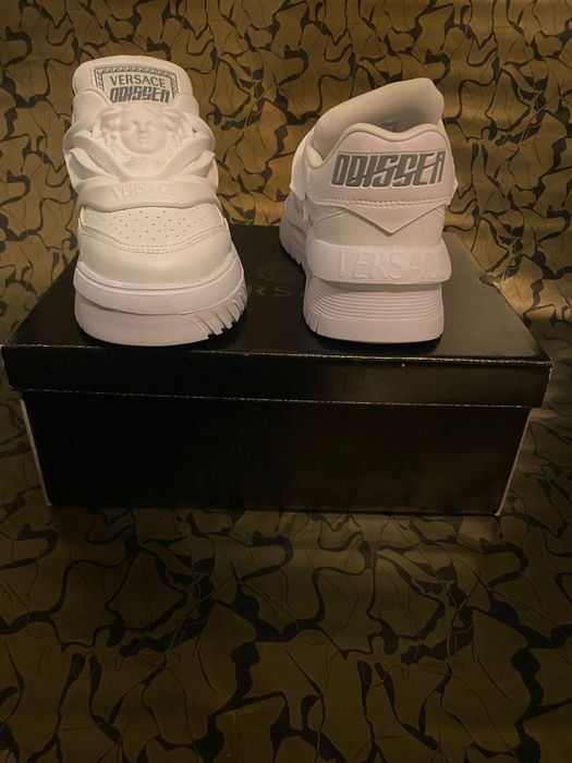Adidasi Versace Odissea