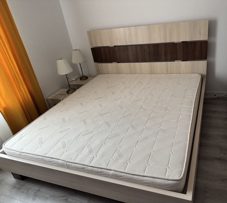 Vand pat(saltea 180x200)cu noptiere si comoda inalta crem cu maro