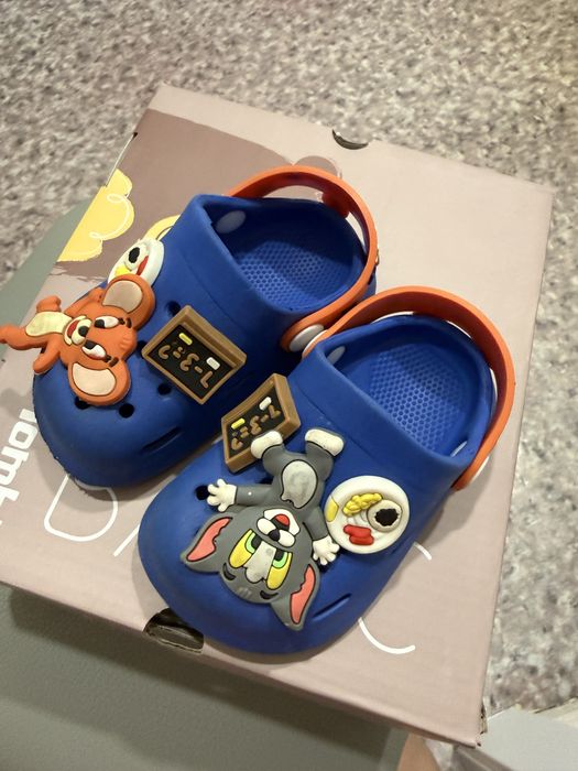 Кроссовки и кроксы