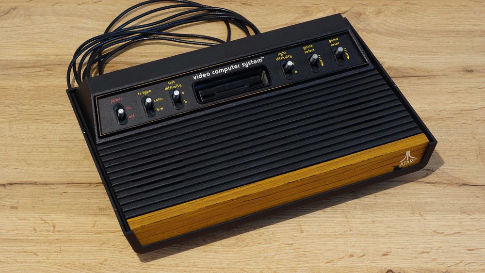 Consola jocuri Atari 2600 "light sixer" - originala