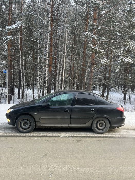 Продам машину Peugeot 2008 года