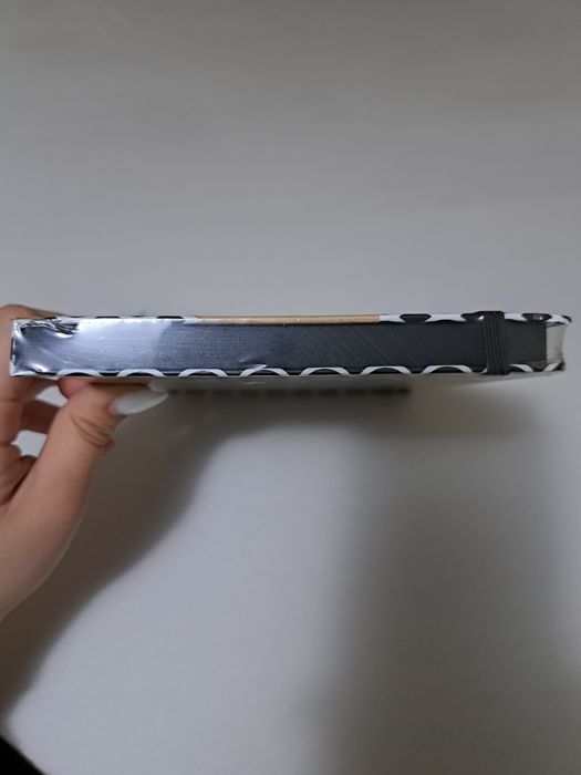 Тефтер с твърди корици