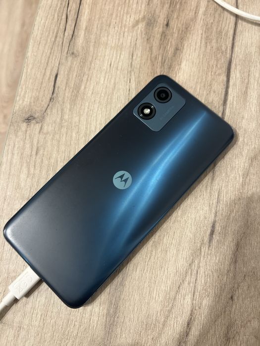Vând Motorola E13