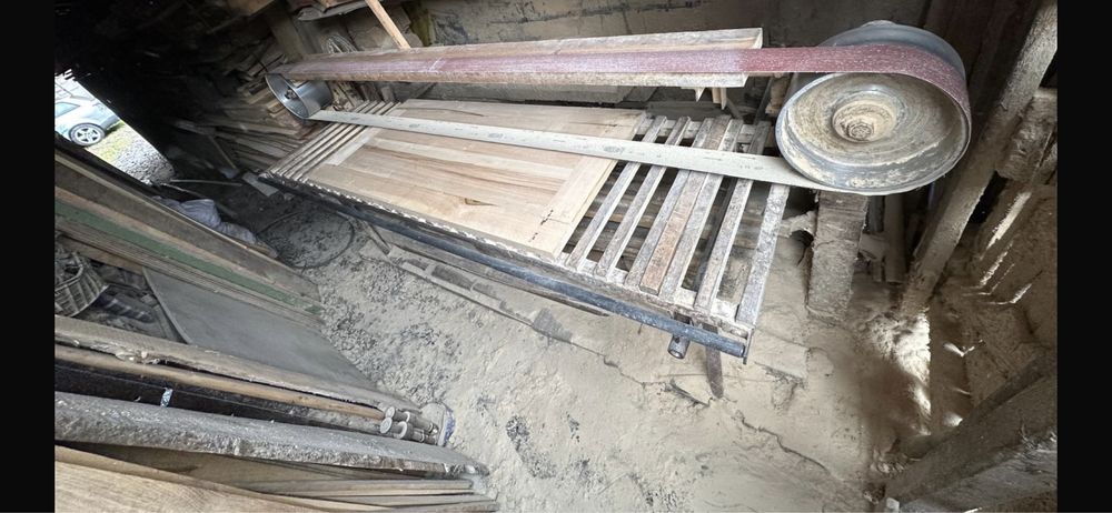 Masina de slefuit cu banda