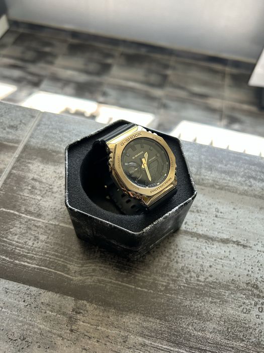 Часовник Casio G-Shock Black and Gold