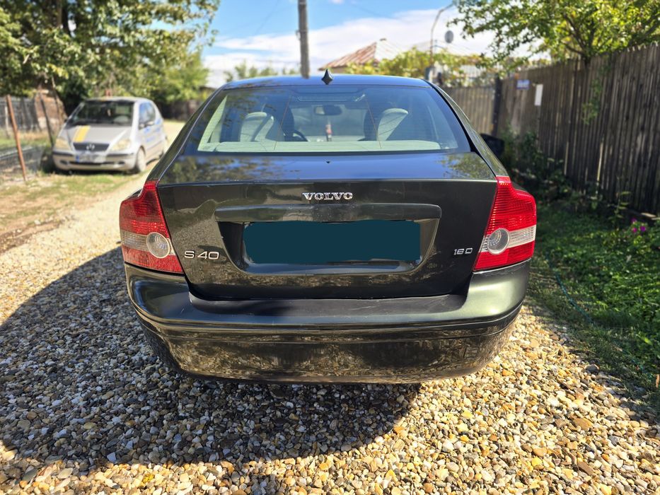 Dezmembrez Volvo S40 1.6