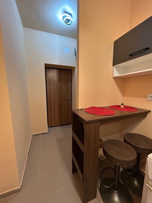 Garsoniera de inchiriat, la casa