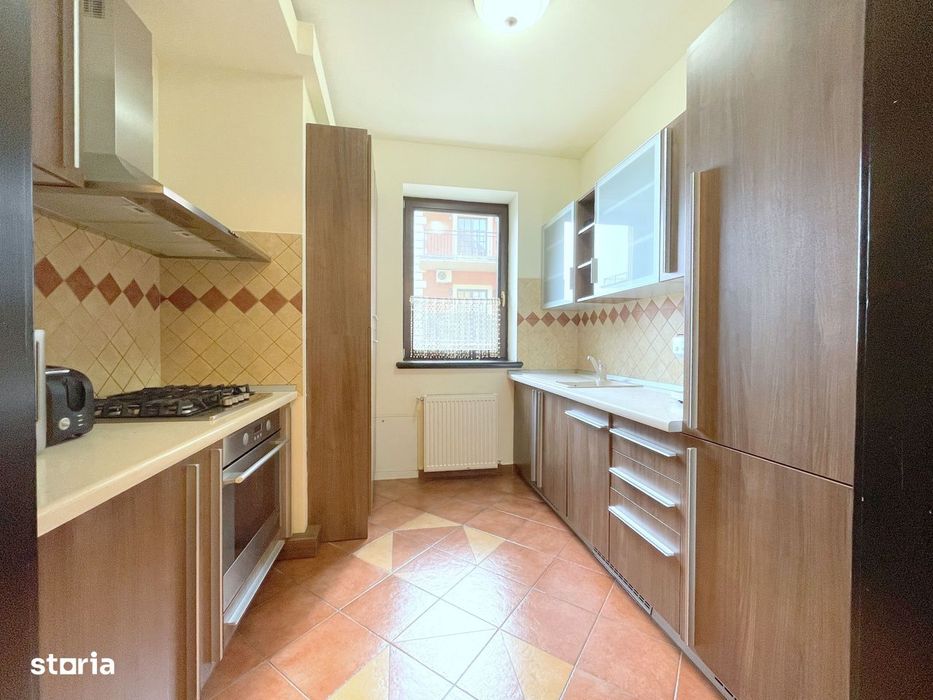 Apartament 3 camere - zona Mircea cel Batran