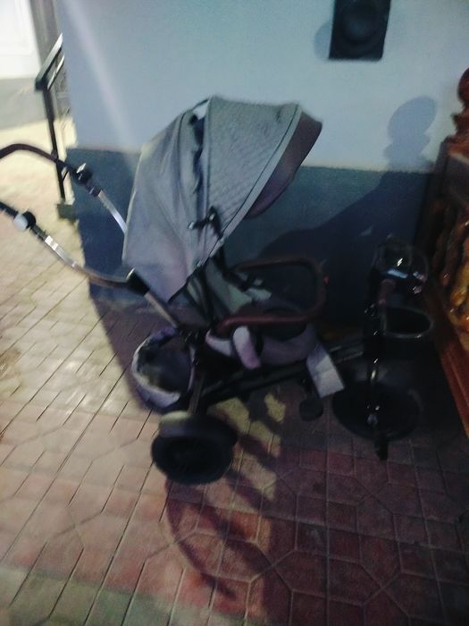 Bolalar uch oyoqli velosiped kolyaskasi