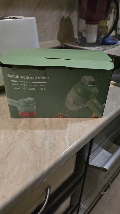 Многофункционален кухненски уред (резачка/белачка)