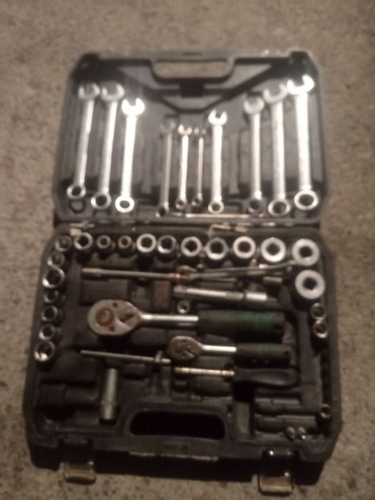 Набор ключей в хорошем состоянии