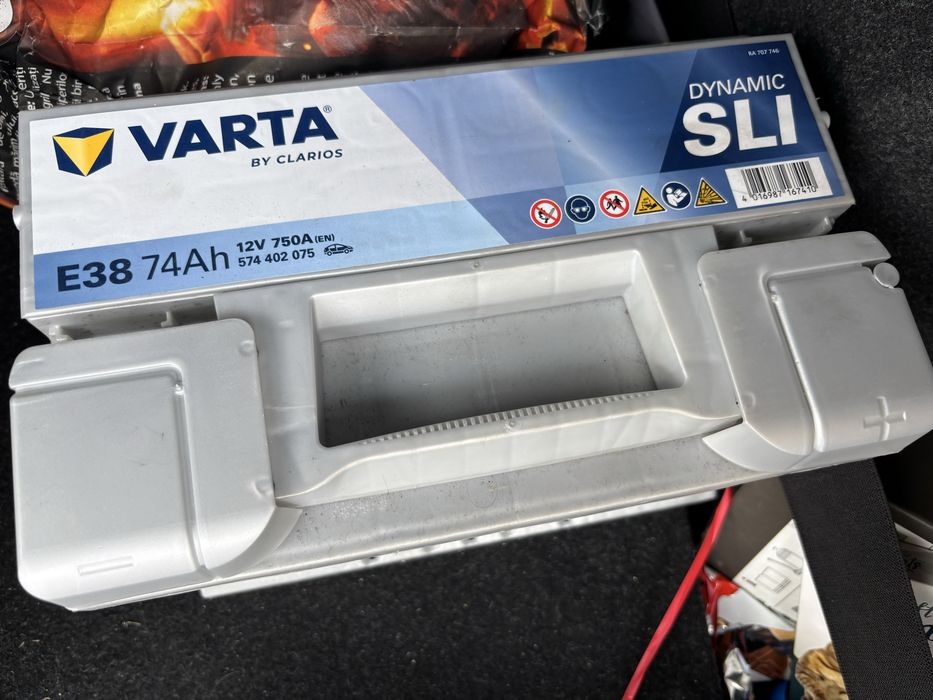 Vand Baterie auto Varta E38 74 Ah