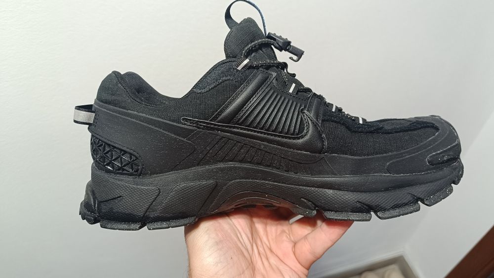 Nike Vomero 44.5 preț 100 ron