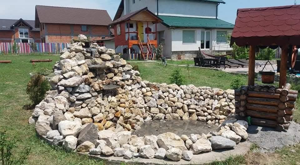 Piatră naturală și montaj/cascade