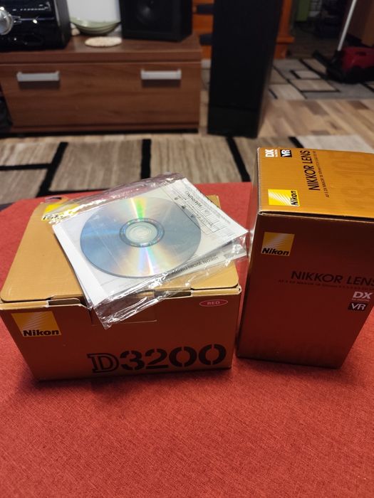 Aparat foto DSLR NIKON D3200 cu obiectiv