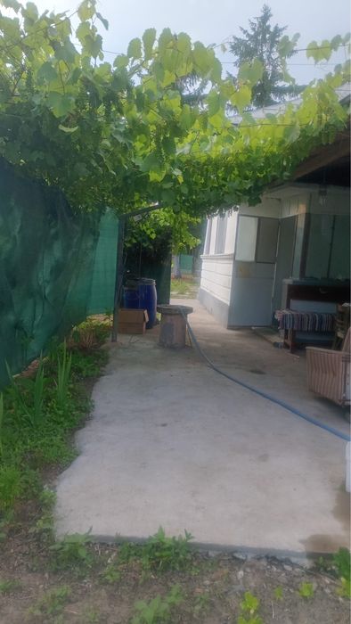 casa la curte cu teren 1400 mp