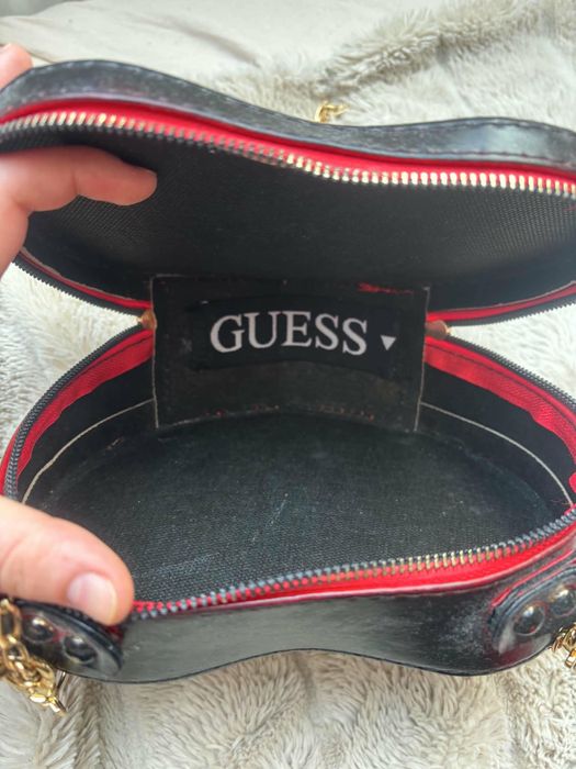 Готина чанта- сърце Guess