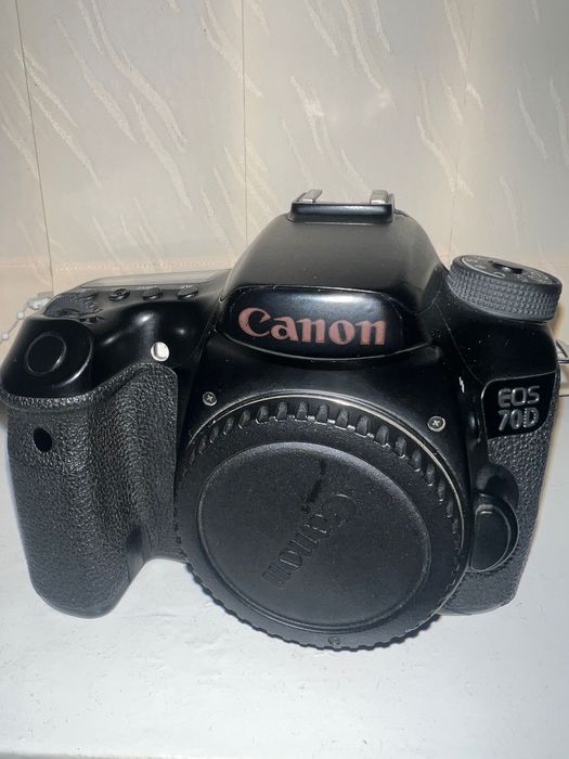 Canon eos 70d body sotiladi