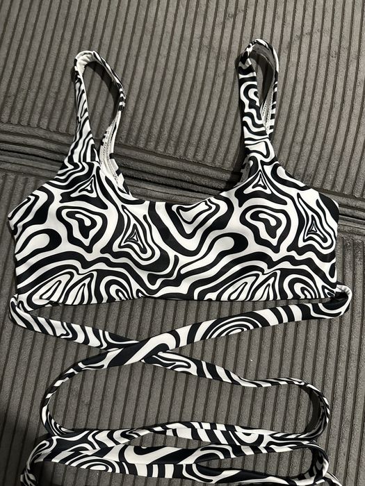 Costum de baie nou
