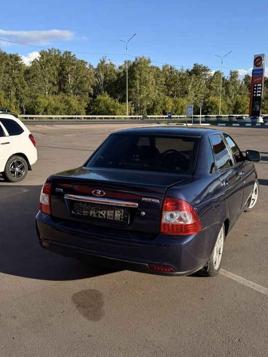 Продам приору в седане