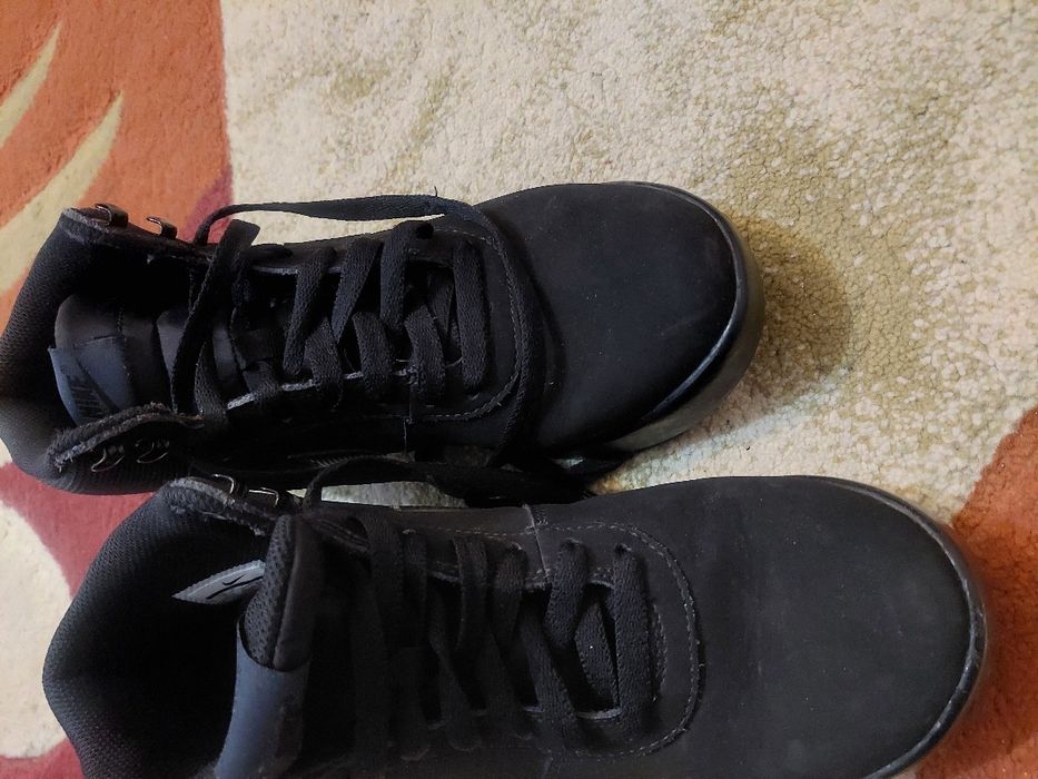 Vînd ghete nike nr 40