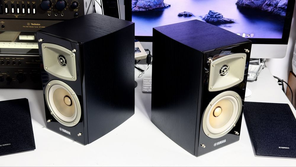 Yamaha NS B330 Boxe HiFi Bookshelf 2 Cai 6 Ohmi 40W 120W 55Hz 45kHz Tweeter Aluminiu Woofer 13cm Bass Reflex Negru Piano