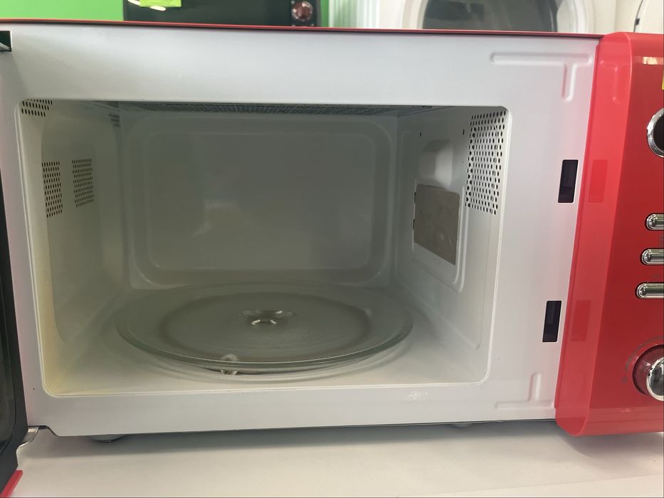 Микровълнова фурна Cecotec ProClean 5110 Retro – Ретро стил и качество!