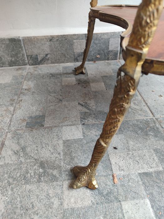 Стара малка маса - помощна масичка с интарзия