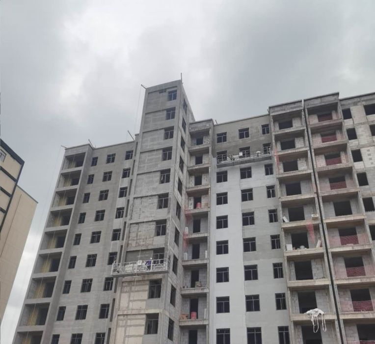 2 xonalik uy sotiladi 42 kv . 11 qavat. NURAFSHON CITY MARKAZIDA.