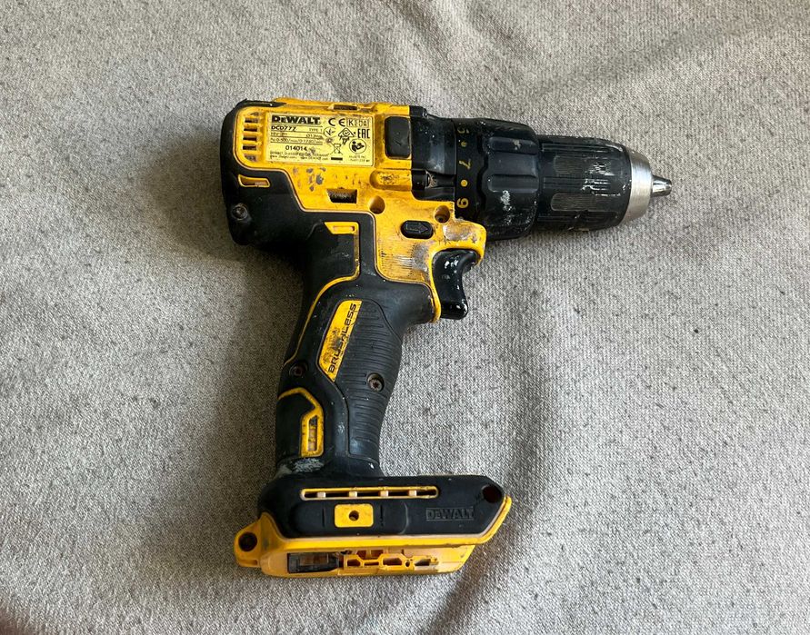 Masina de gaurit si insurubat DEWALT DCD777 brushles - corp