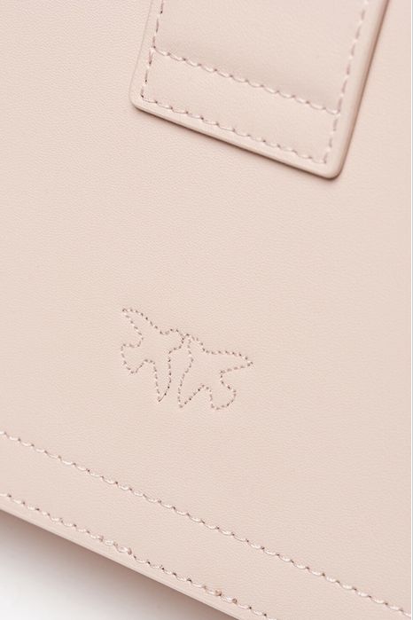 Кожена Чанта Pinko, Love Classic с презрамка с верижка