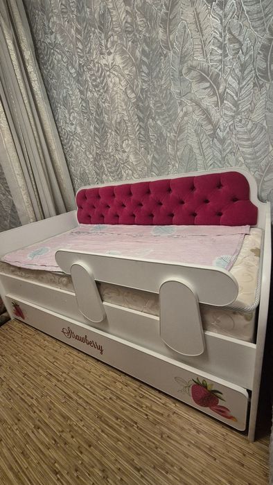 Продам кровать для девочки