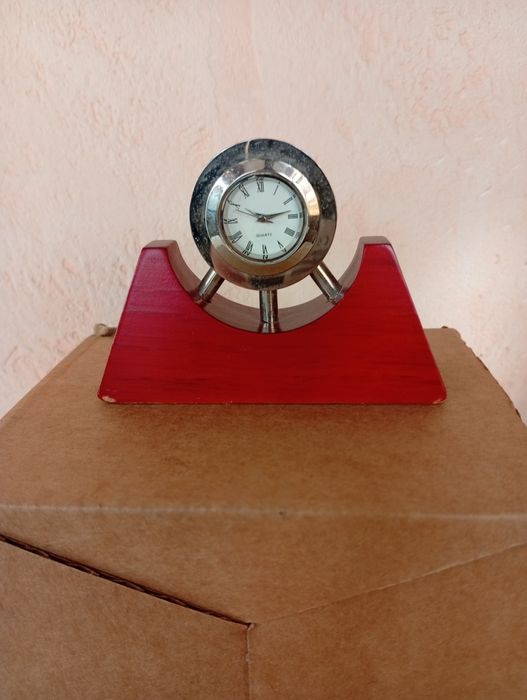 Настольные часы.