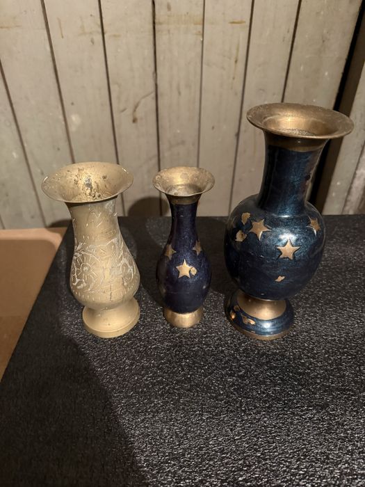 Продавам бронзови вази